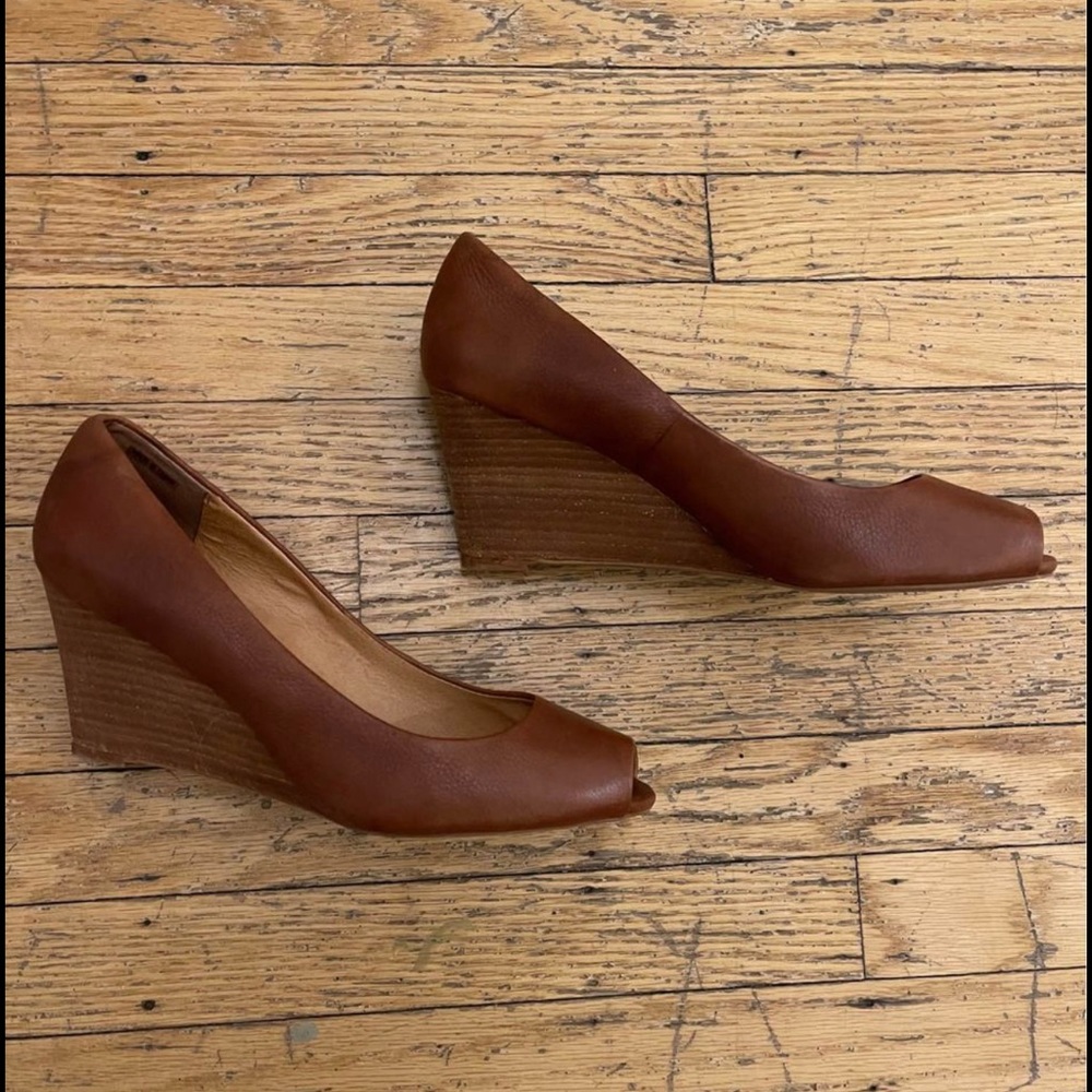 Le Chateau Peep-Toe Wedges